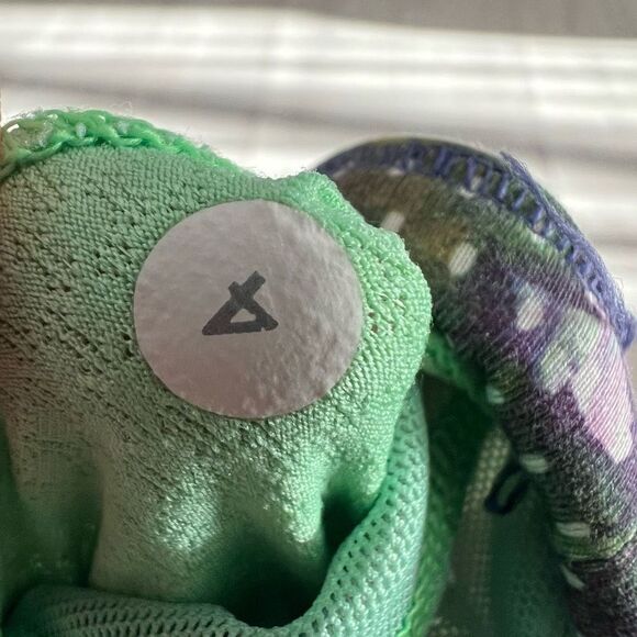 Lululemon Free To Be Wild Sports Bra size 4 - Picture 5 of 7